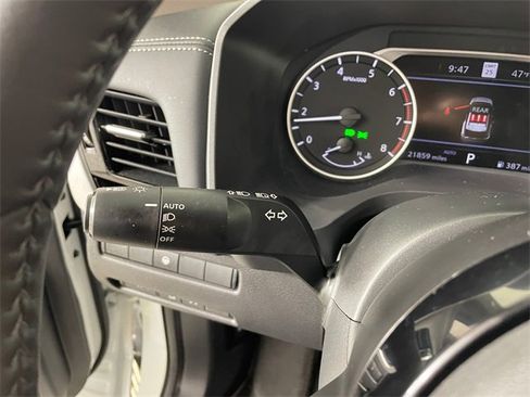 Used 2023 Nissan Rogue SL w/ SL Premium Package image 13