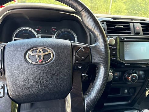 Used 2017 Toyota 4Runner TRD Off-Road AWD/4WD image 12