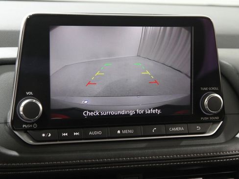 Used 2024 Nissan Rogue SV image 12