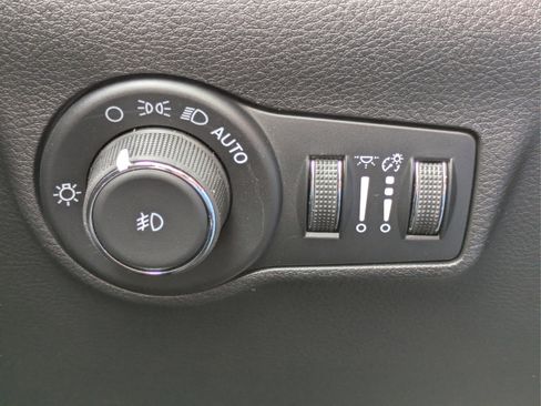 New 2026 Jeep Compass Latitude w/ Sun and Sound Group AWD/4WD image 24