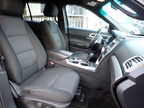 Used 2013 Ford Explorer XLT w/ Class III Trailer Tow Pkg image 6