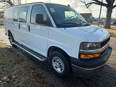 Used 2024 Chevrolet Express 2500 Regular Van 3D image 7