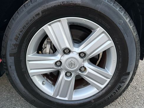 Used 2013 Toyota Land Cruiser image 37