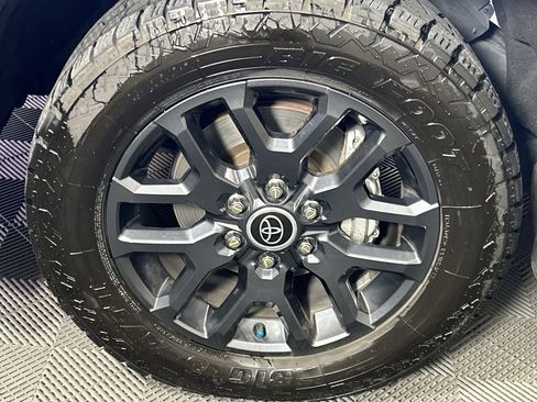 Used 2023 Toyota Sequoia Platinum AWD/4WD image 9
