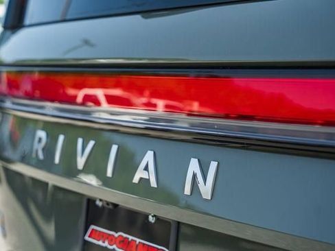 Used 2023 Rivian R1S Launch Edition image 5