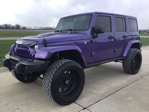 Used 2017 Jeep Wrangler Unlimited Sahara image 3