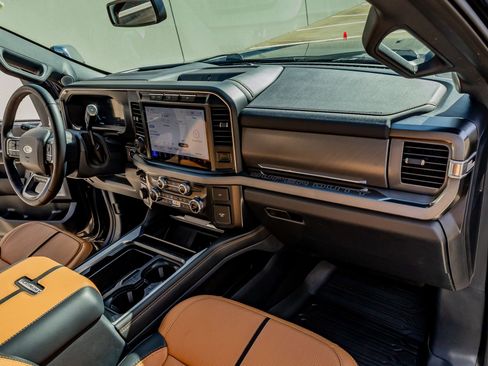 Used 2024 Ford F250 Platinum image 17