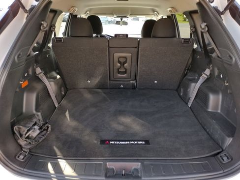 Used 2023 Mitsubishi Outlander ES image 8