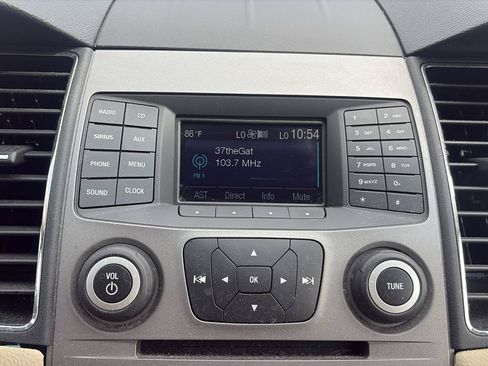 Used 2017 Ford Taurus SEL FWD image 12