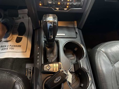 Used 2018 Ford Explorer XLT w/ Equipment Group 201A FWD image 22