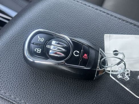 Used 2025 Buick Envista Sport Touring w/ Convenience I Package FWD image 29