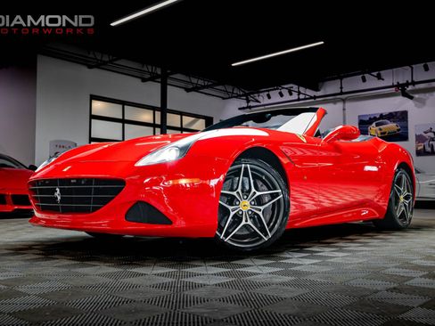 Used 2015 Ferrari California T image 32