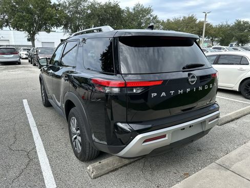 Used 2025 Nissan Pathfinder SL AWD/4WD image 6