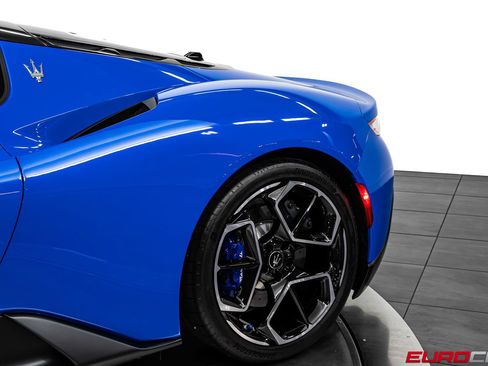 Used 2023 Maserati MC20 Coupe RWD image 17