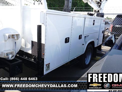 Used 2015 Ford F550 4x4 Regular Cab Super Duty image 11