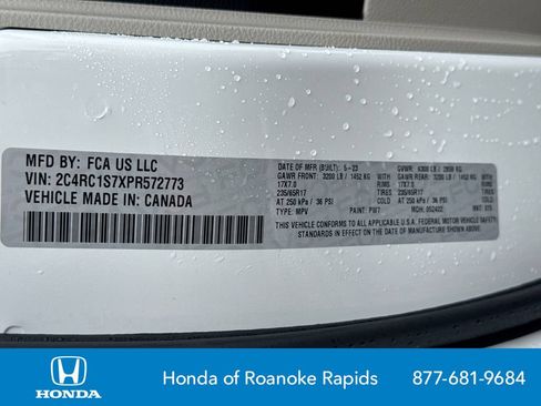 Used 2023 Chrysler Pacifica Limited FWD image 35