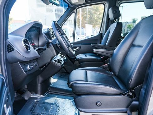Used 2023 Mercedes-Benz Sprinter 2500 image 18