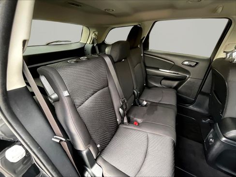 Used 2017 Dodge Journey SXT w/ Comfort/Convenience Group FWD image 24