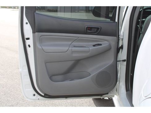 Used 2015 Toyota Tacoma Pickup 4D 5 ft image 11