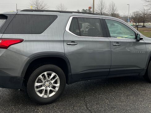 Used 2020 Chevrolet Traverse LT image 9