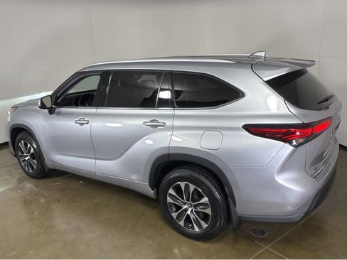 Used 2022 Toyota Highlander XLE image 17