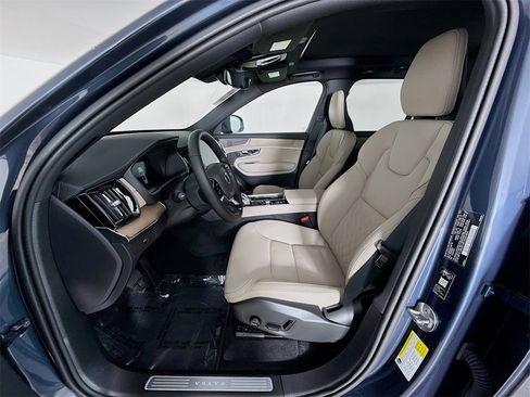 New 2026 Volvo XC90 B6 Core w/ Protection Package image 20