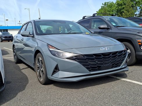 Used 2023 Hyundai Elantra SEL w/ Convenience Package FWD image 1