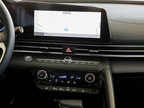 Used 2024 Hyundai Elantra SEL w/ Convenience Package image 23