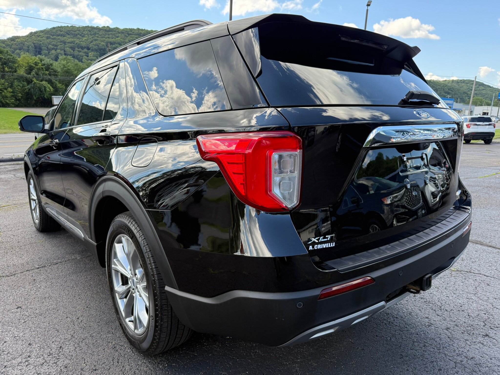 Used 2023 Ford Explorer XLT w/ Equipment Group 202A AWD/4WD image 7