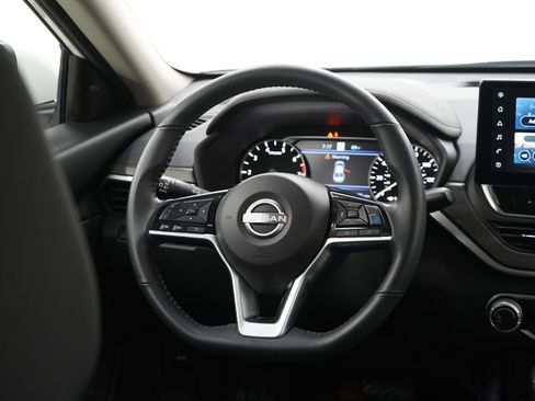 Used 2023 Nissan Altima 2.5 SV w/ SV Premium Package image 13