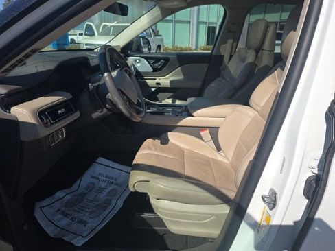 Used 2020 Lincoln Aviator Reserve w/ Equipment Group 201A image 8