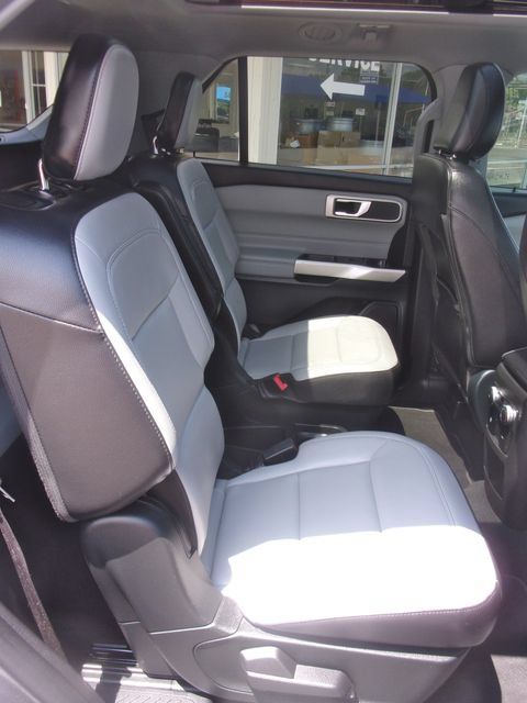 Used 2021 Ford Explorer XLT w/ Equipment Group 202A AWD/4WD image 33