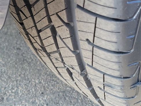 Used 2022 Genesis GV70 2.5T w/ Select Package image 28