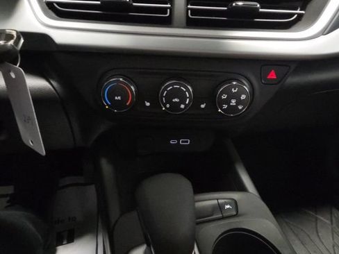 Used 2024 Chevrolet Trax RS FWD image 32