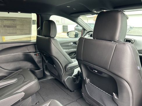 New 2026 Chrysler Pacifica Select AWD/4WD image 39