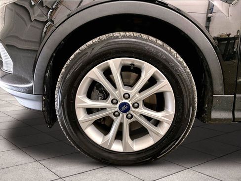 Used 2017 Ford Escape SE w/ Equipment Group 201A image 8