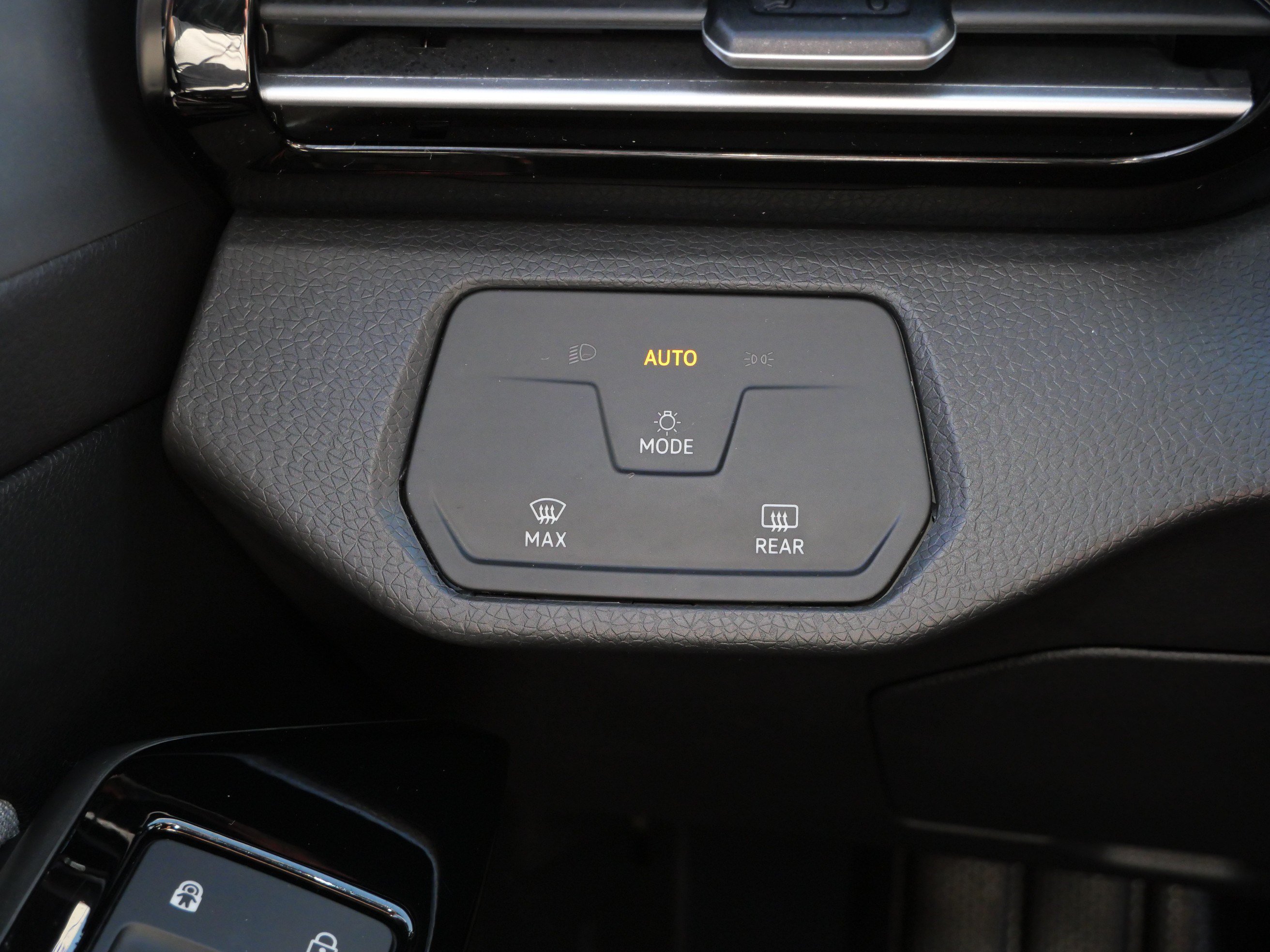 Used 2024 Volkswagen ID.4 2WD image 26