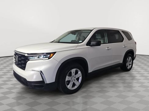 Used 2023 Honda Pilot LX image 4