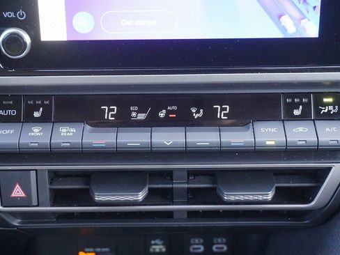 Used 2025 Toyota Camry LE w/ Convenience Package image 12