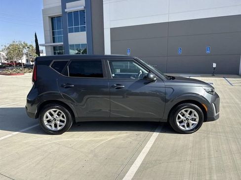 Used 2024 Kia Soul LX w/ Option Group 015 FWD image 2