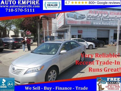 Used 2009 Toyota Camry LE FWD image 1