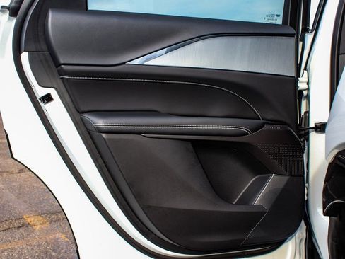 Used 2024 Cadillac Lyriq Tech image 12