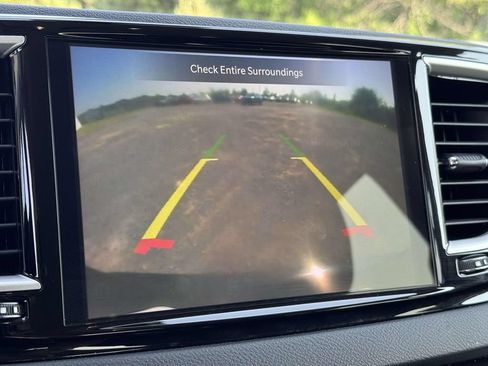 Used 2024 Chrysler Pacifica Touring-L FWD image 18
