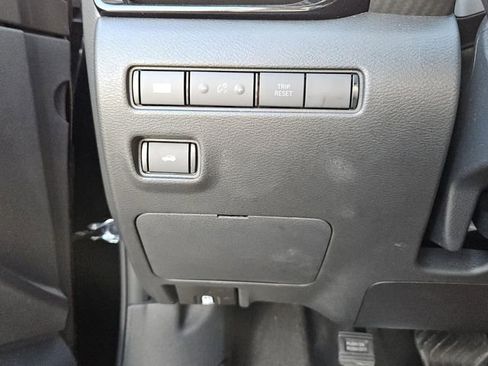 Used 2025 Nissan Sentra SV FWD image 25