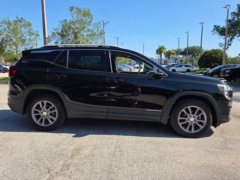 Used 2024 GMC Terrain SLT AWD/4WD image 8