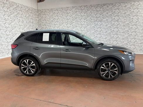 Used 2022 Ford Escape SE w/ SE Sport Appearance Package AWD/4WD image 6