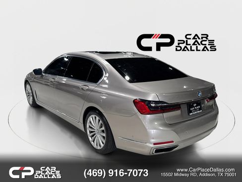 Used 2022 BMW 740i w/ Luxury Rear Seating Package RWD image 12