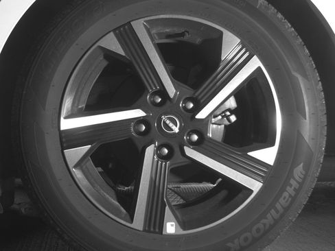 Used 2025 Nissan Sentra SV FWD image 14