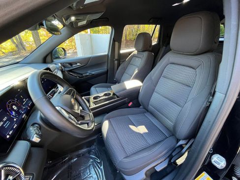 Used 2025 Chevrolet Equinox LT image 31