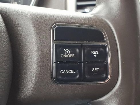 Used 2011 Jeep Grand Cherokee Laredo image 24